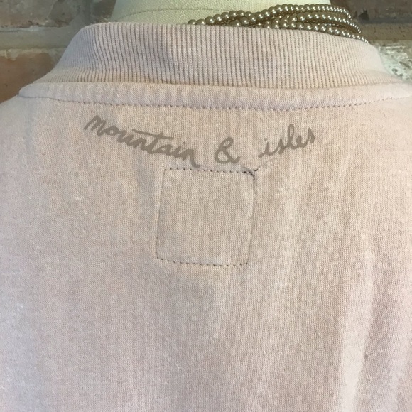 MOUNTAIN AND ISLES “Wild & Free” Heather Pink Bear Sweatshirt L - Picture 3 of 7